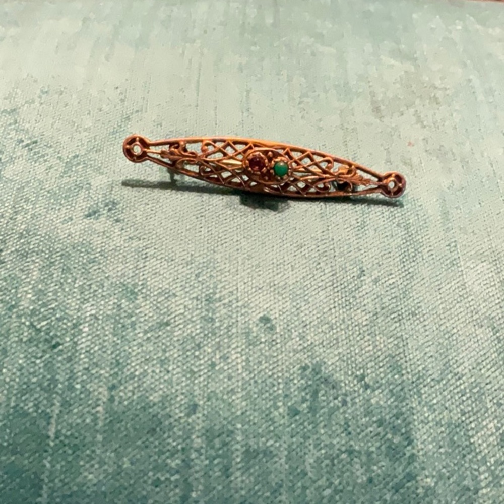 Beautiful antique gf filigree antique broach - amethyst and emerald (?)